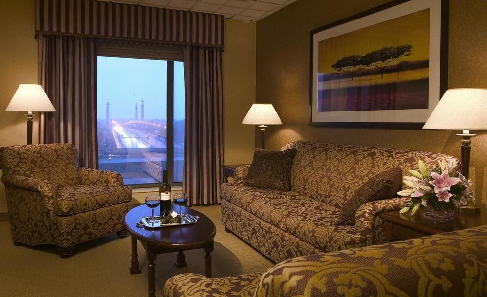 Sheraton Springfield Monarch Place Hotel Екстер'єр фото
