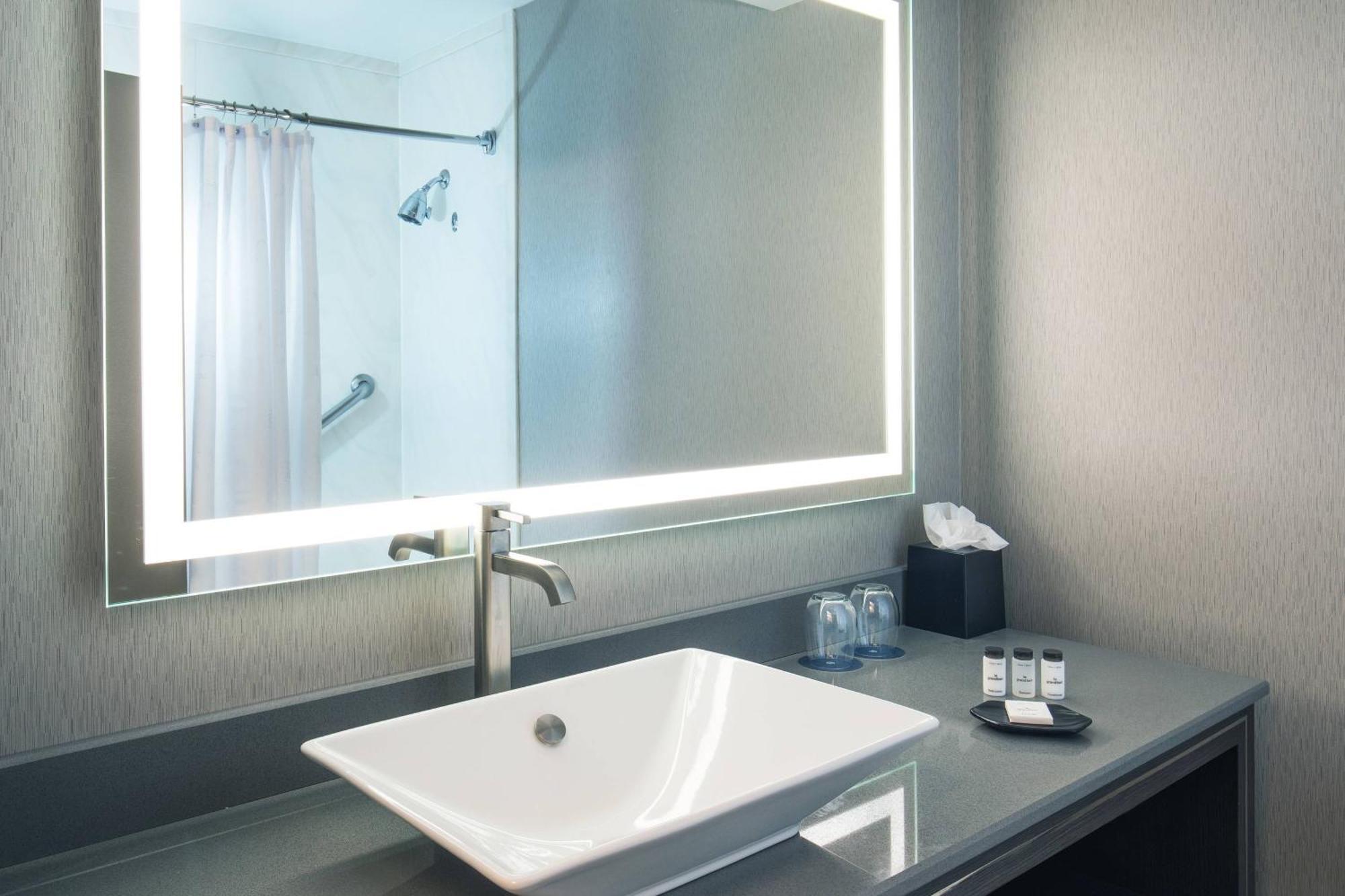 Sheraton Springfield Monarch Place Hotel Екстер'єр фото